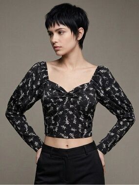 Anthropologie Floral Sweetheart Neck Puff‎ Sleeve
Top, Black/White, Size XS